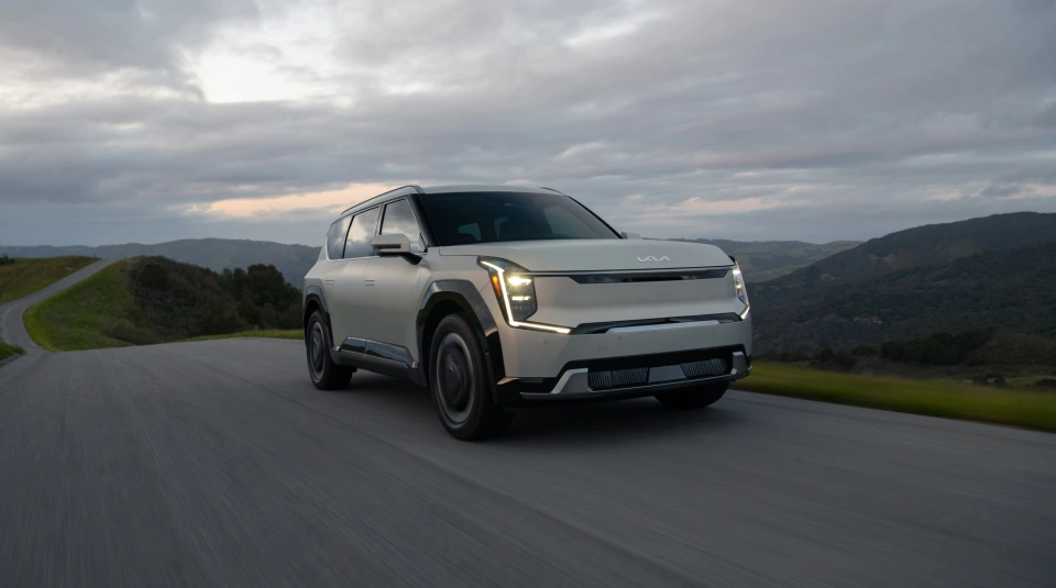 起亚全新EV9电动SUV：三排旗舰车型，续航541公里，设计灵感源自自然与现代技术