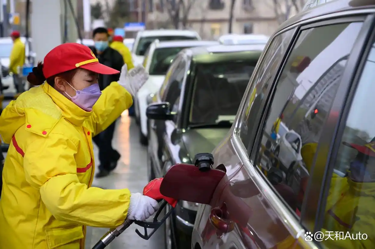 燃油动力汽车_新能源汽车的销量与燃油车的价格波动分析_燃油汽车价格走势